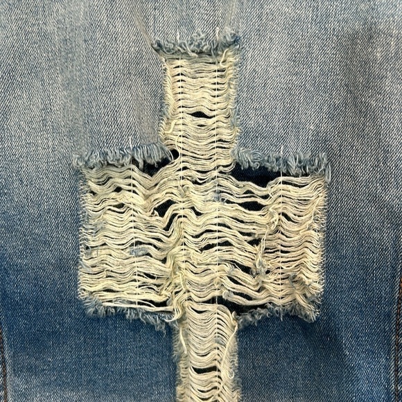 MONO B DENIM VEST FADED WASH STUDDED SPIKE CROSS BACK DENIM VEST one size - Picture 3 of 8